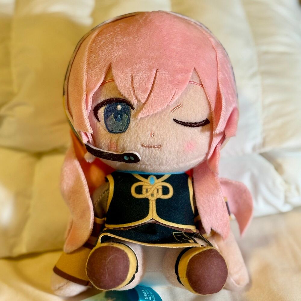 NWT SEGA Vocaloid Hastune Miku CV03 Megurine Luka, Round1 2026 Exclusive, 6.3”